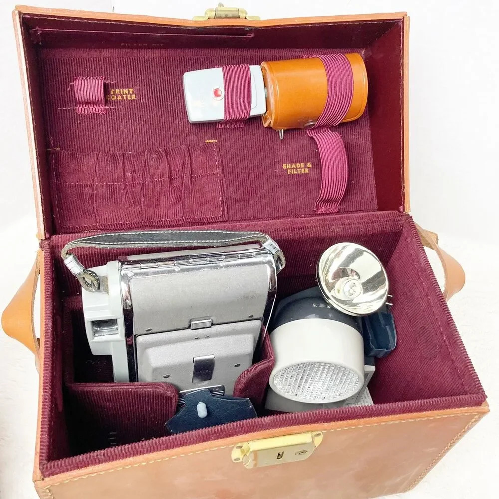 Vintage Polaroid Highlander Folding Land Camera Model 80 w/ Case, Flash & Meter